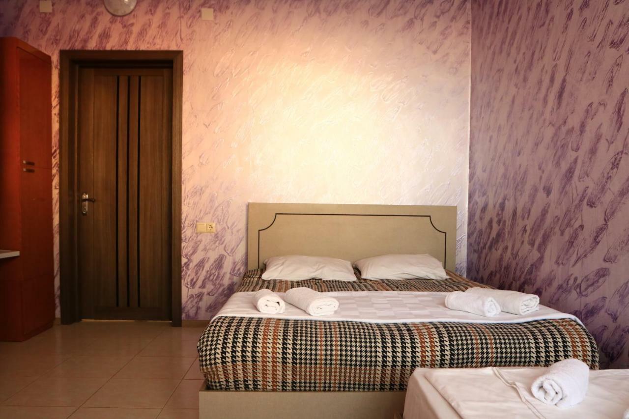 Rainbow Rooms Apart Hotelマヒンジャウリ エクステリア 写真