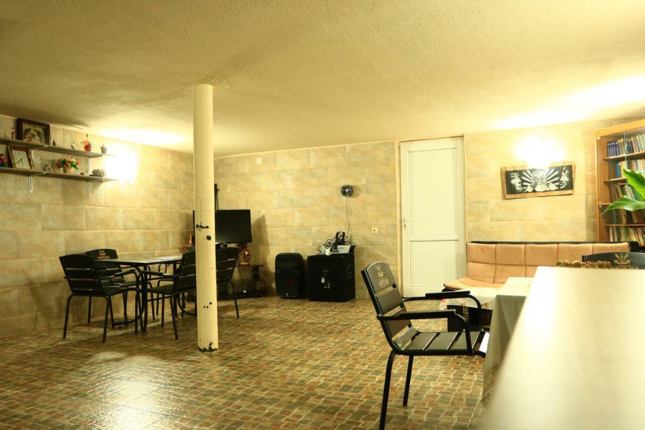 Rainbow Rooms Apart Hotelマヒンジャウリ エクステリア 写真