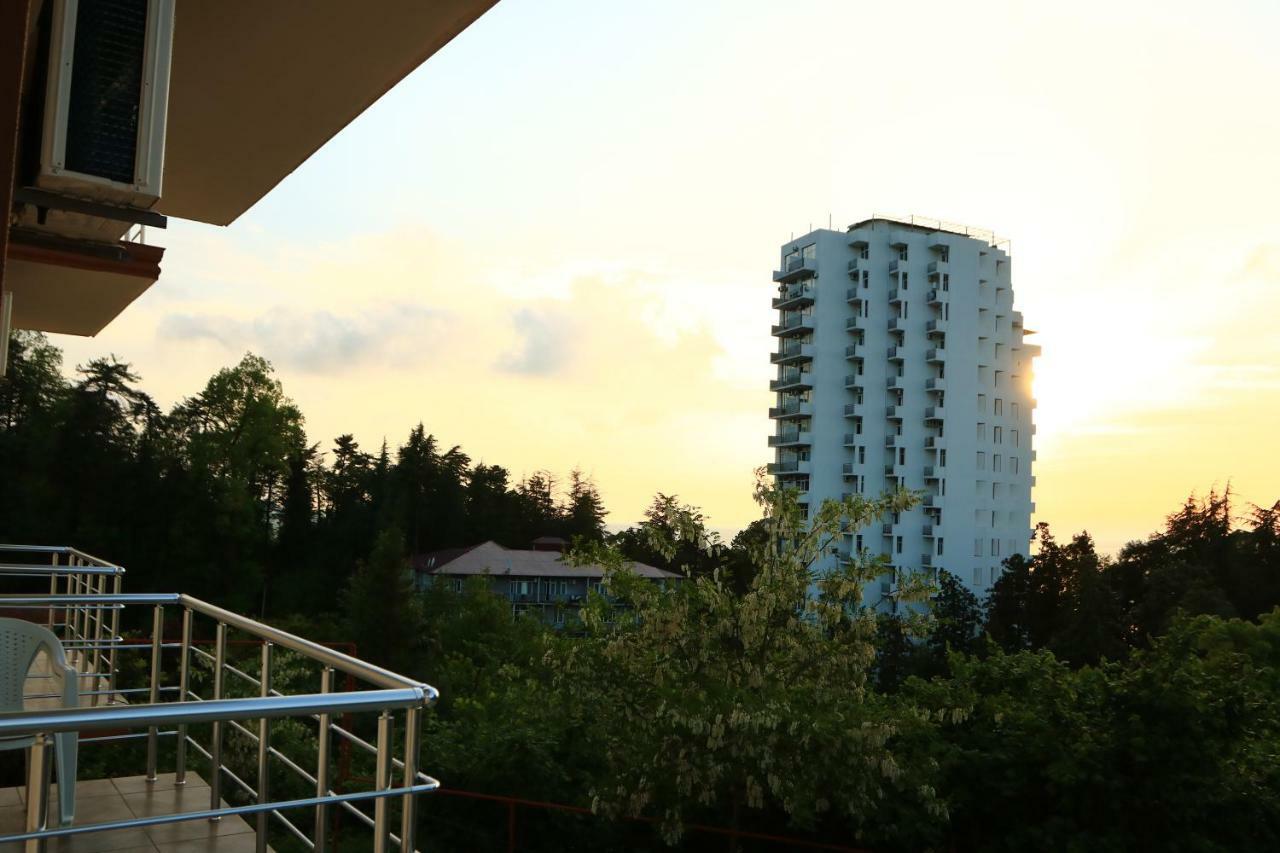 Rainbow Rooms Apart Hotelマヒンジャウリ エクステリア 写真