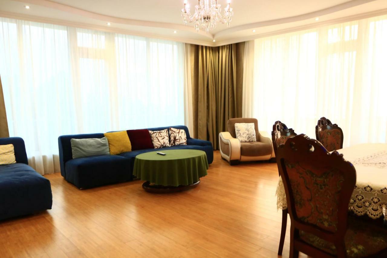 Rainbow Rooms Apart Hotelマヒンジャウリ エクステリア 写真