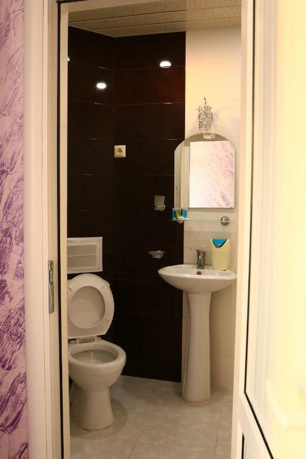 Rainbow Rooms Apart Hotelマヒンジャウリ エクステリア 写真