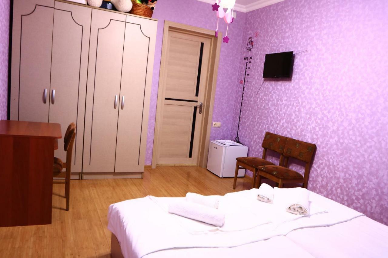 Rainbow Rooms Apart Hotelマヒンジャウリ エクステリア 写真